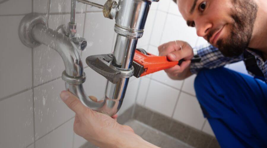 Professional emergency plumbing in Artesia Wells, TX